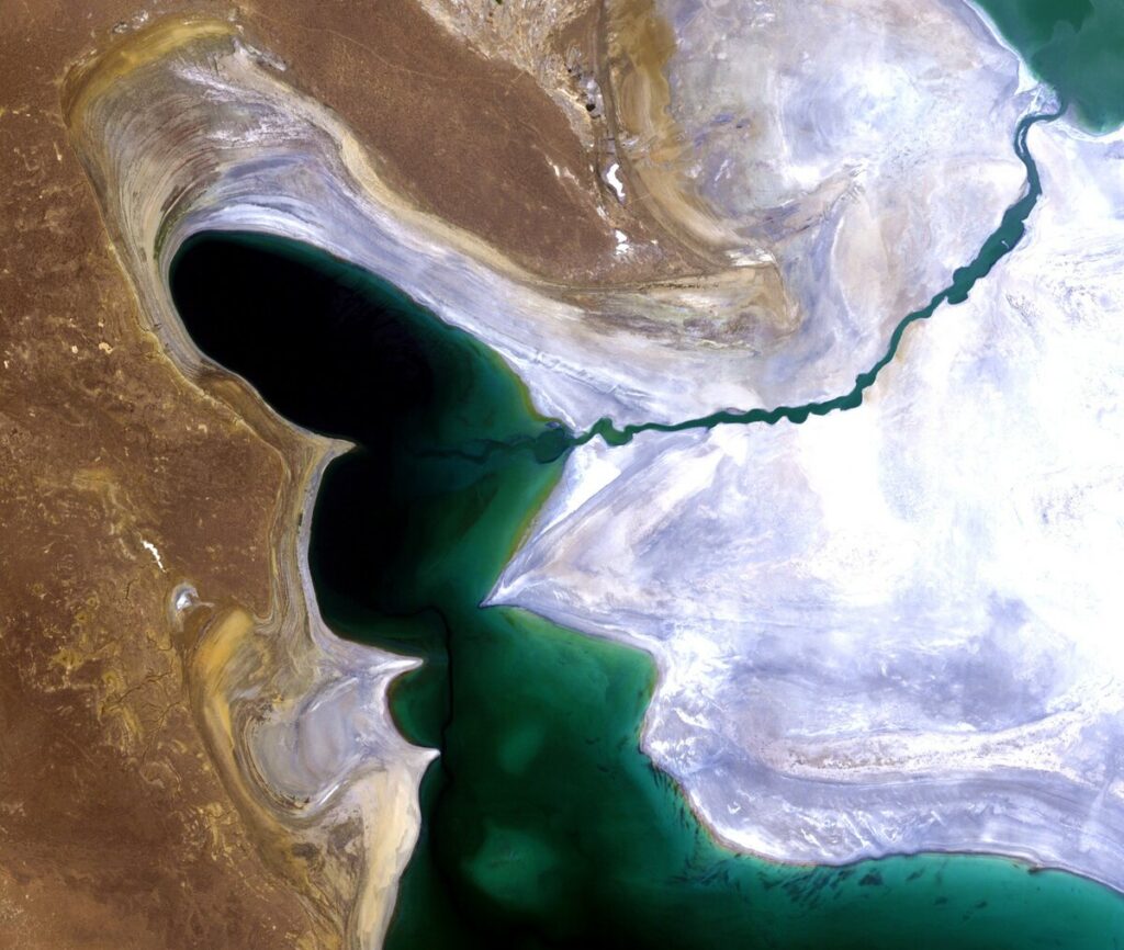 Почему погибает Аральское море?